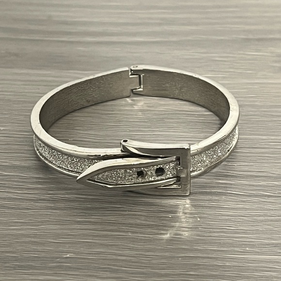 Silver Glitter Belt Buckle Bracelet with Hinge - Picture 2 of 7